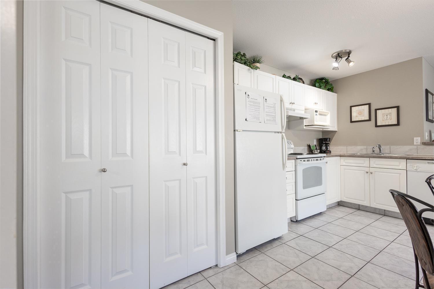 Paradise Canyon Golf Resort - Luxury Condo M403 Lethbridge Exteriör bild