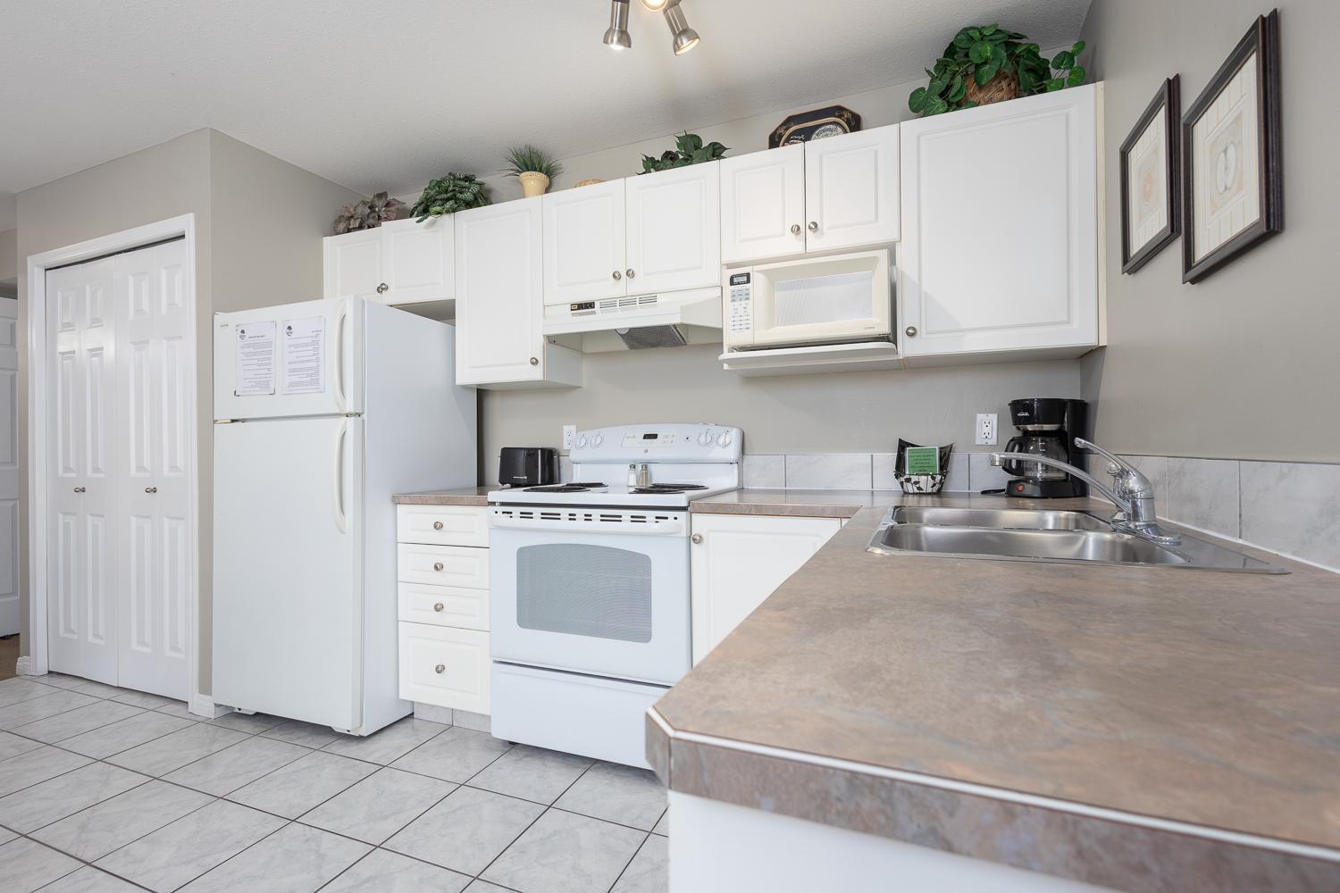 Paradise Canyon Golf Resort - Luxury Condo M403 Lethbridge Exteriör bild