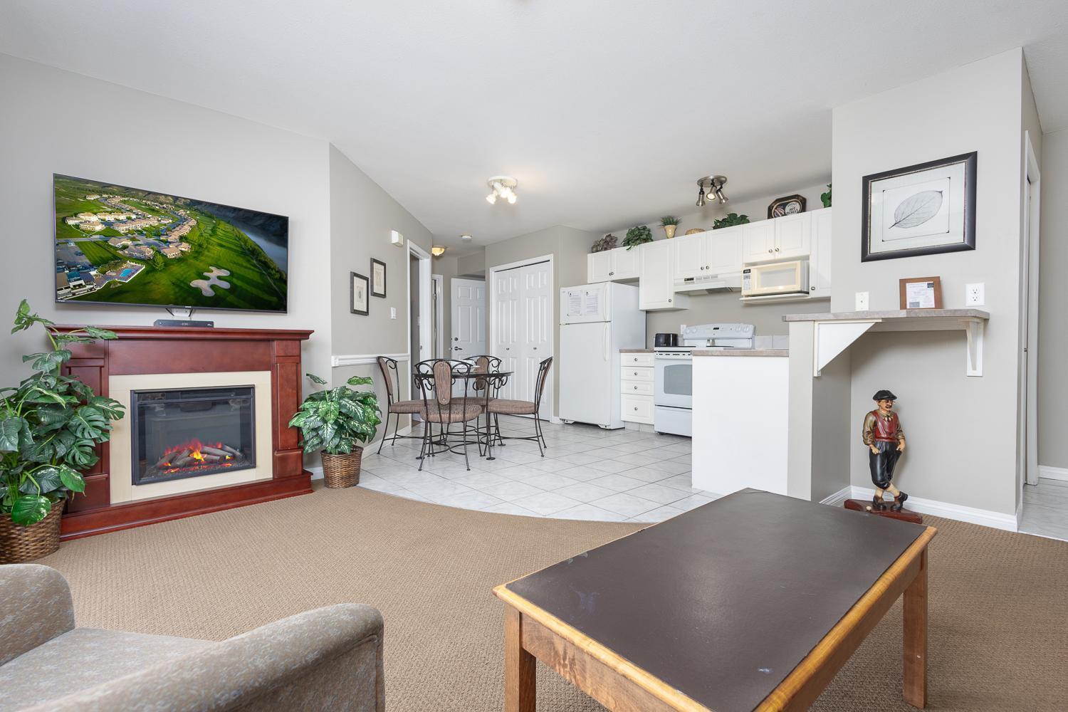 Paradise Canyon Golf Resort - Luxury Condo M403 Lethbridge Exteriör bild